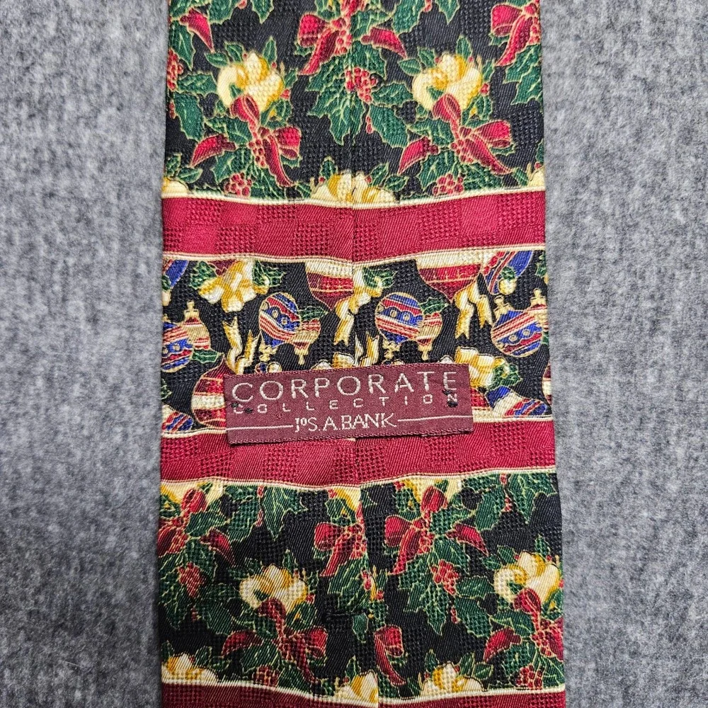 Jos. A. Bank Necktie Mens OS Red Christmas Ornament Holly Silk Handsewn USA